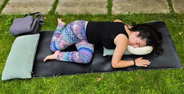 Yin Yoga Çarkıfelek Pozu Yin Yoga asanası fotoğrafı: wheel of life. Yin yoga nedir sorusuna görsel olarak fikir versin diye.